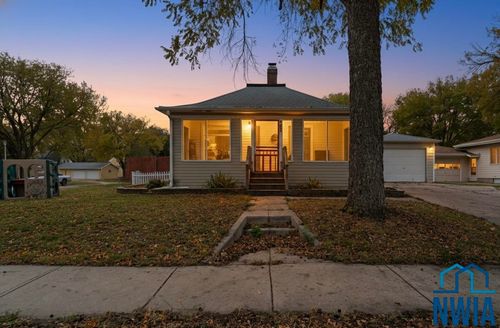 302 Elm St, Vermillion, SD, 57069-2126 | Card Image