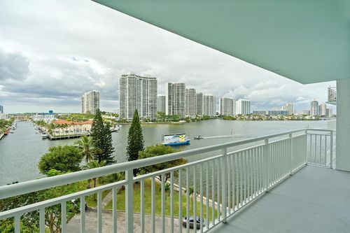 720-301 174th St, Sunny Isles Beach, FL, 33160 | Card Image