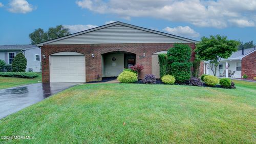 7 Lakeview Dr, Marlboro, NJ, 07746-1703 | Card Image