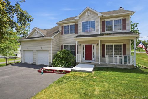 2 Gatehouse Pl, Walden, NY, 12586-1168 | Card Image