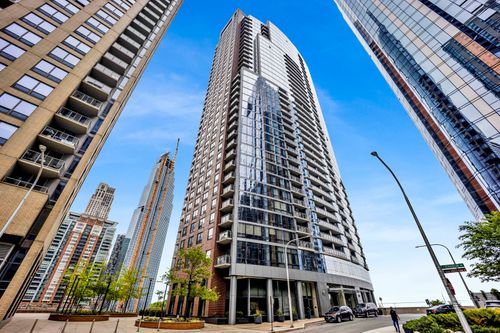 2005-450 E Waterside Dr, Chicago, IL, 60601-4722 | Card Image