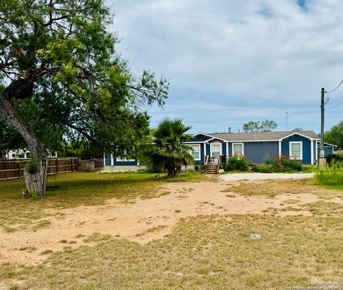 15968 Kilowatt Rd, Elmendorf, TX, 78112-4757 | Card Image