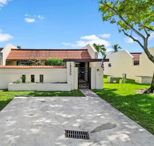 19233 Nw 64th Ct, Hialeah, FL, 33015-4708 | Card Image
