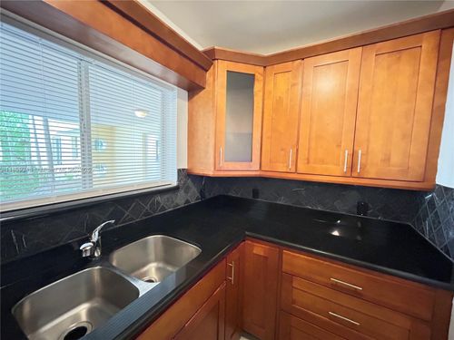 apt-3-2880 Pine Tree Dr, Miami Beach, FL, 33140-4343 | Card Image