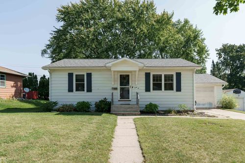 42 Wilson Ave, Fort Atkinson, WI, 53538-1555 | Card Image