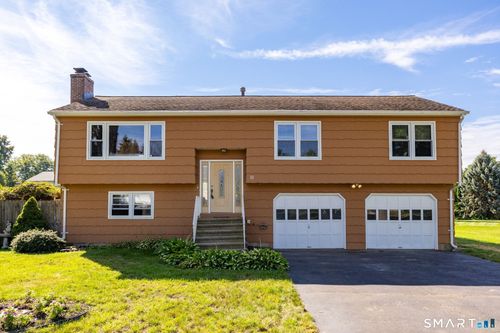 11 Londonderry Ln, Milford, CT, 06460-3758 | Card Image