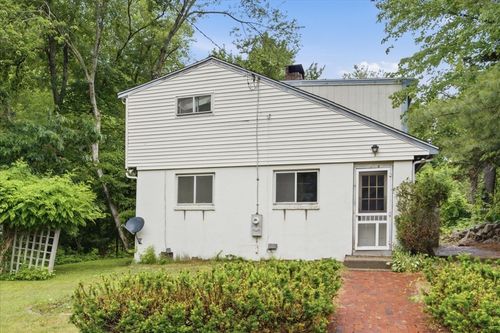 40 Maple St, Holliston, MA, 01746-1242 | Card Image