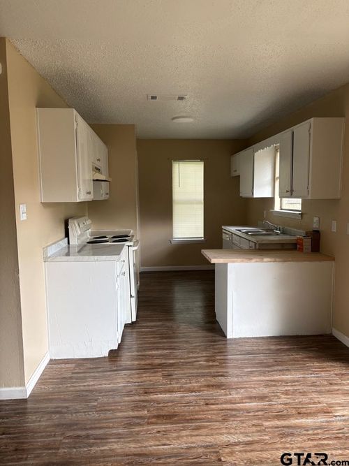 1908A Meadowgreen, Kilgore, TX, 75662 | Card Image