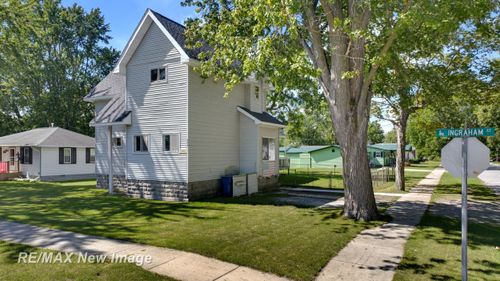 202 Ingraham St, Bay City, MI, 48708-8352 | Card Image