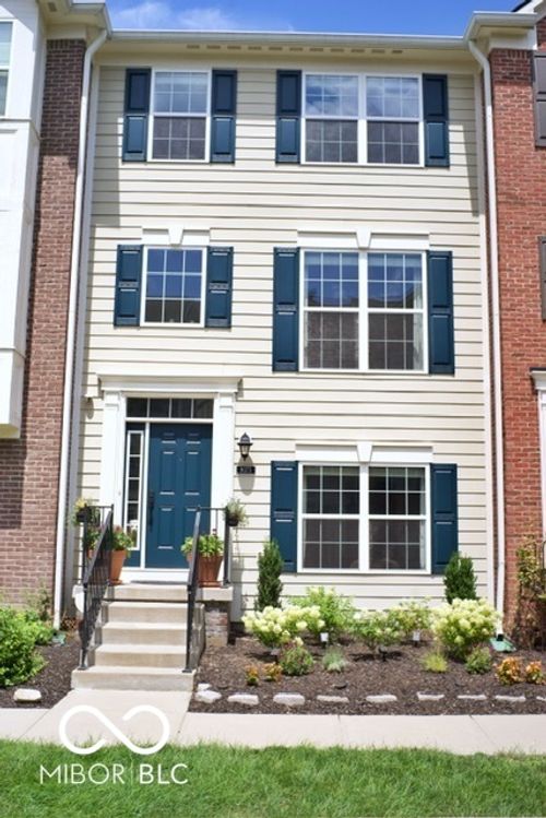 9075 Teaneck Dr, Fishers, IN, 46038-3482 | Card Image