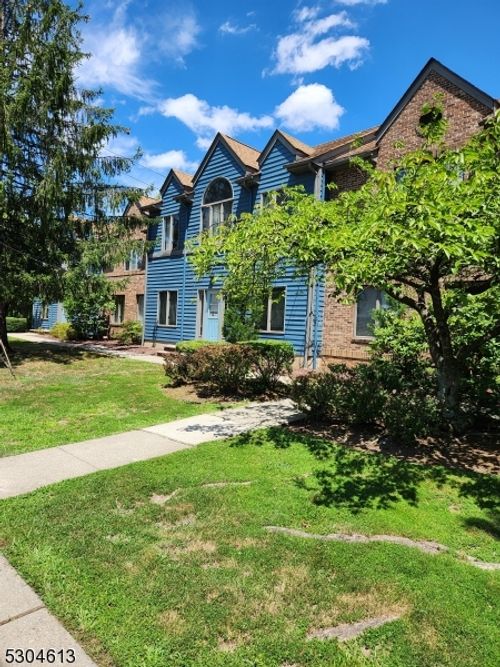 1425 Pompton Ave, Cedar Grove, NJ, 07009-1043 | Card Image