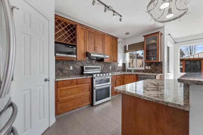 213 West Creek Drive, Home with 4 bedrooms, 3 bathrooms and 4 parking in Chestermere AB | Image 13