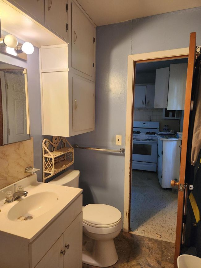 bathroom 6-25 | Image 17