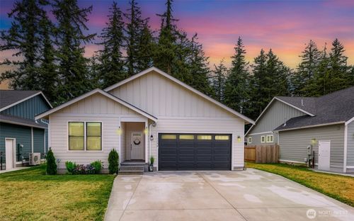 1136 Falcon Ct, Everson, WA, 98247-8710 | Card Image