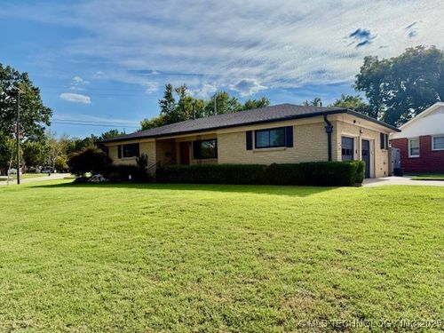 1062 E 53rd St, Tulsa, OK, 74105-5615 | Card Image