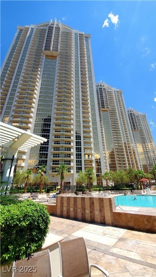 220-125 E Harmon Ave, Las Vegas, NV, 89109-4501 | Card Image