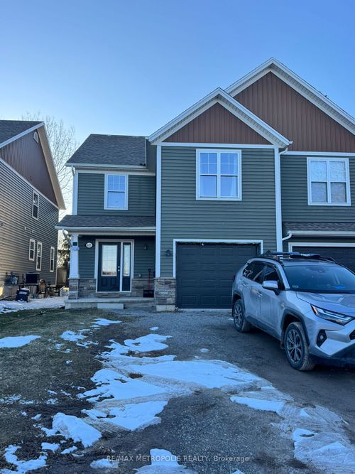 605 1st Ave, Welland, ON, L3C1Z2 | Card Image