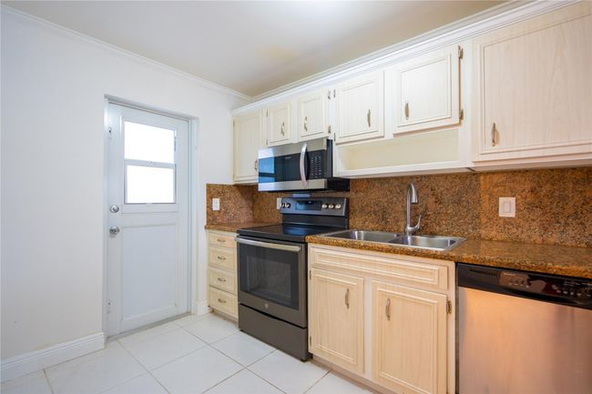 APT-344E - 4500 N Federal Hwy, Condo with 2 bedrooms, 2 bathrooms and null parking in Lighthouse Point FL | Image 5