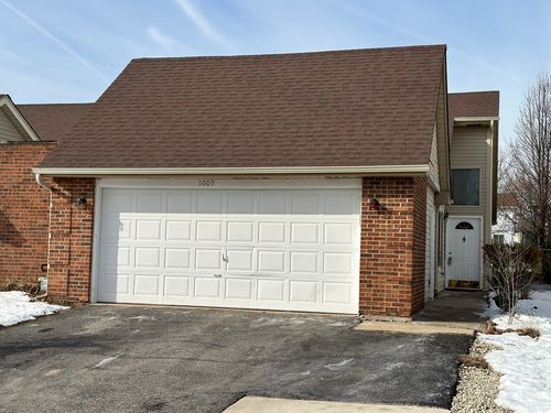 1009 Pheasant Run Ln, Aurora, IL, 60504-5970 | Card Image