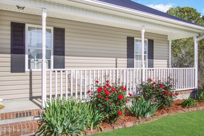 121 Lawndale Ln, House other with 3 bedrooms, 2 bathrooms and 2 parking in Sneads Ferry NC | Image 4