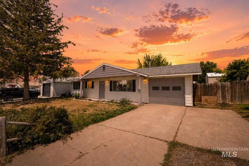 906 19th Ave E, Jerome, ID, 83338-1525 | Card Image