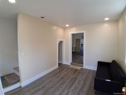 12 Tobacco Ln, Red Hook, NY, 12571-1711 | Card Image