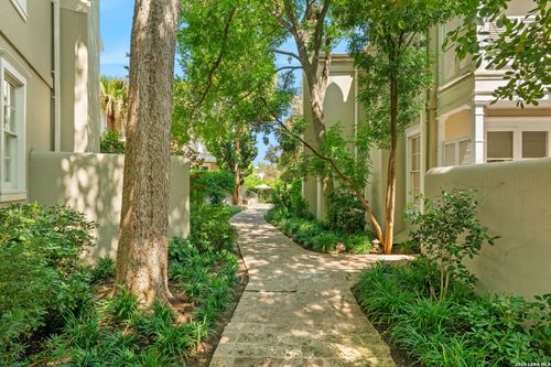 apt-5-122 Chester St, San Antonio, TX, 78209-5679 | Card Image