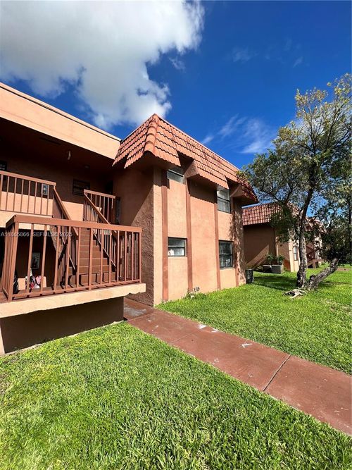 apt-22-6515 W 27th Ct, Hialeah, FL, 33016-2869 | Card Image