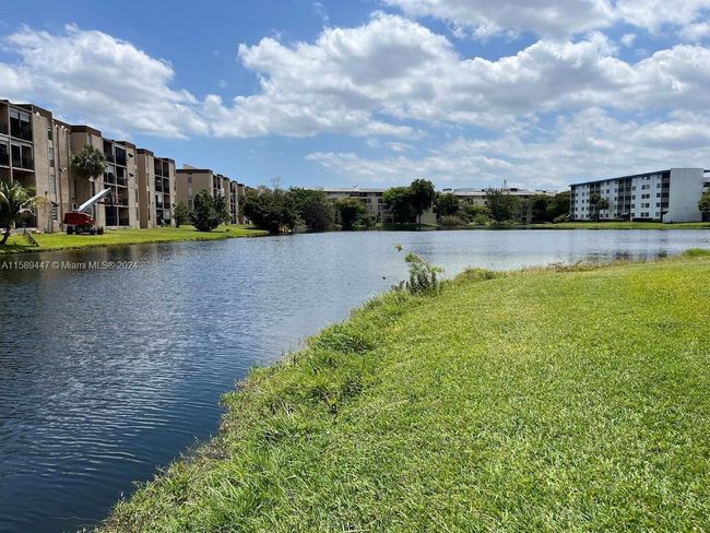 407 - 8895 Fontainebleau Blvd, Condo with 2 bedrooms, 2 bathrooms and null parking in Miami FL | Image 14