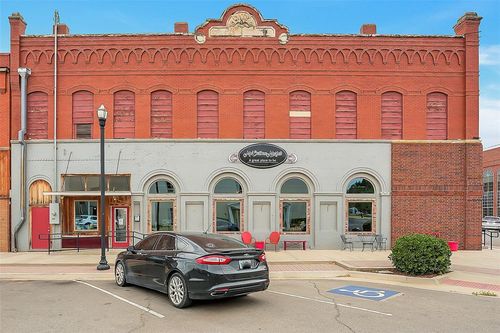100 W 4th St, Hobart, OK, 73651-4010 | Card Image
