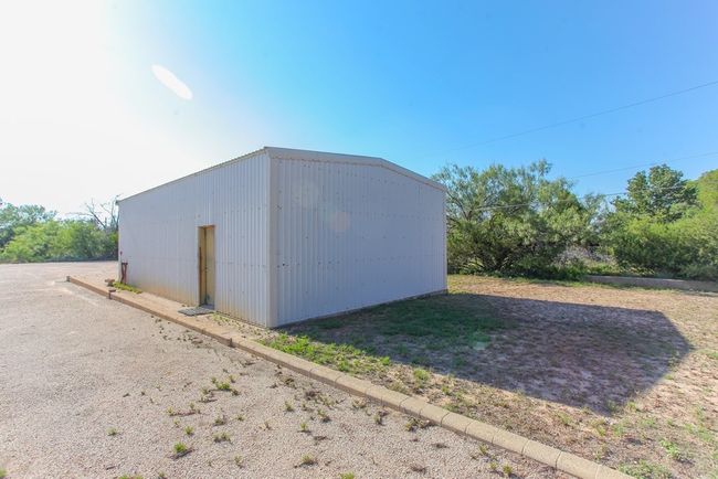 2201 E 25 Th St, House other with 3 bedrooms, 3 bathrooms and 2 parking in Big Spring TX | Image 36