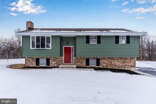 8 W Manor Ave, ENOLA, PA, 17025-2823 | Card Image