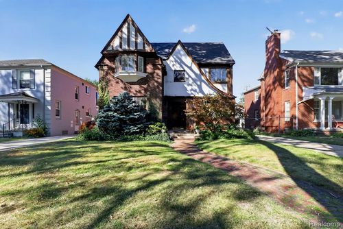 943 Harcourt Rd, Grosse Pointe Park, MI, 48230-1875 | Card Image