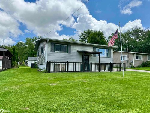 802 Grant St, Beacon, IA, 52534-7710 | Card Image
