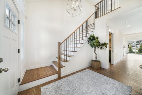 12-2040 Crompond Rd, Yorktown Heights, NY, 10598-4231 | Card Image