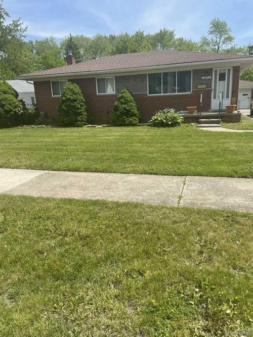 23672 Wellington Ave, Warren, MI, 48089-5740 | Card Image