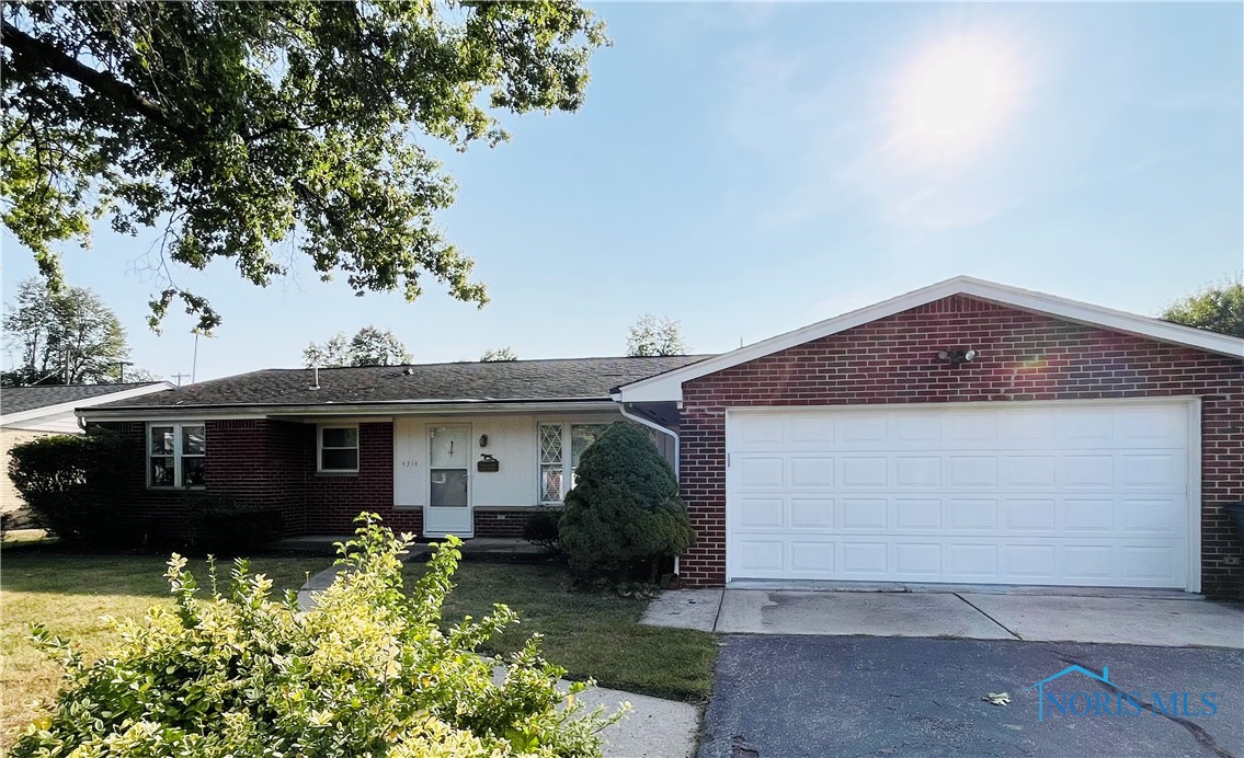 Clarewood Dr, Toledo, OH 43623