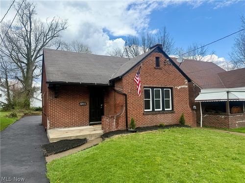 138 Roslyn Dr, Youngstown, OH, 44505-2555 | Card Image