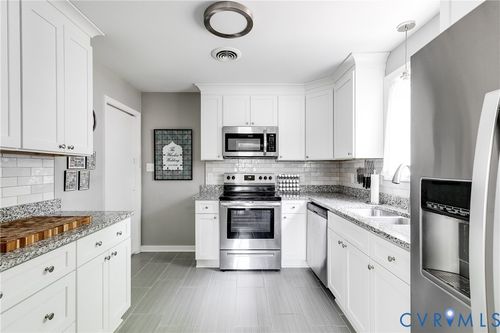 2000 Woodmont Dr, North Chesterfield, VA, 23235-3552 | Card Image