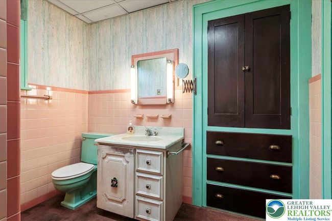Built-In Cabinet for Extra Storage | Image 23
