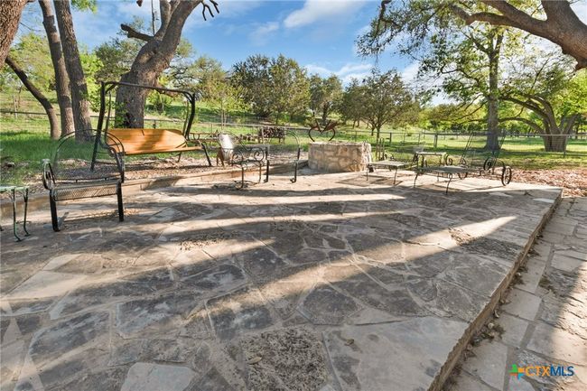 92 N Us Highway 281, Home with 3 bedrooms, 2 bathrooms and null parking in Lampasas TX | Image 6