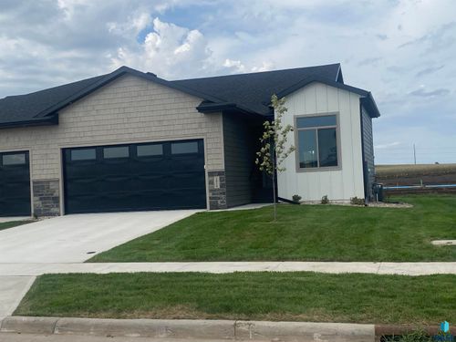 2814 E Hazelnut St Street, Brandon, SD, 57005 | Card Image