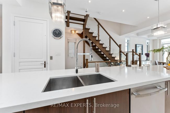 23 Carrville Woods Cir, House attached with 3 bedrooms, 4 bathrooms and 2 parking in Vaughan ON | Image 17