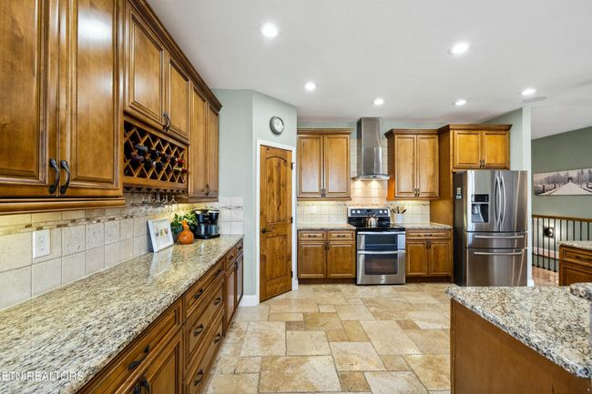 Ample cabinet and pantry storage with the perfect layout for one or multiple cooks in the kitchen! | Image 16
