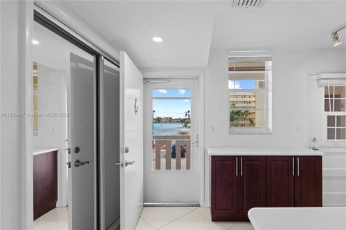 apt-c214-2999 Point East Dr, Aventura, FL, 33160-2649 | Card Image