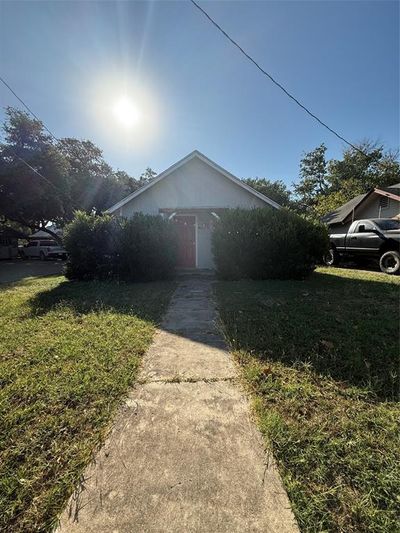 View of front facade with a front yard | Image 2