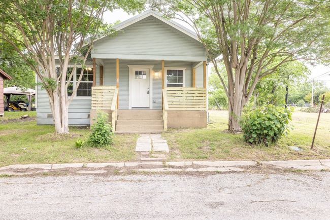 View of front of home with a front lawn and covered porch | Image 27