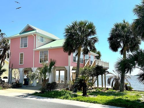 660 1st St, CEDAR KEY, FL, 32625-5030 | Card Image