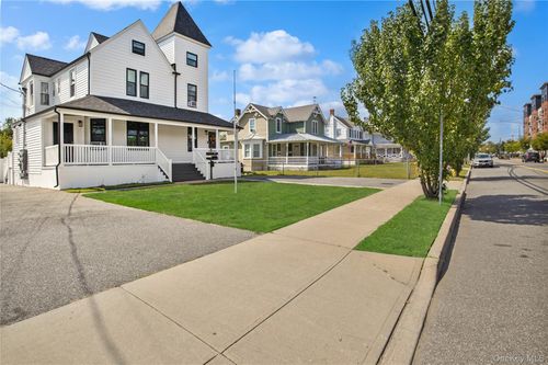 46 Park Ave, Bay Shore, NY, 11706-7343 | Card Image