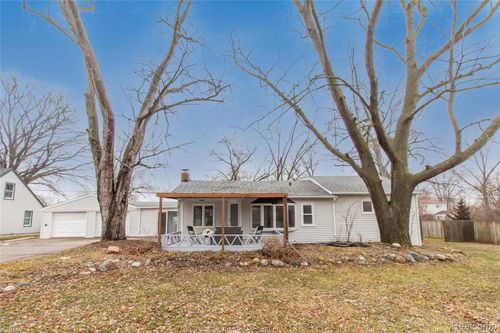 23106 Springbrook Dr, Farmington Hills, MI, 48336-3370 | Card Image